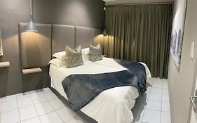 Adventure Apartment - Addo Elephant Park South Entrance Only 5Km
